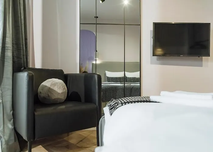 Cloud 8 - 180 View Apartment