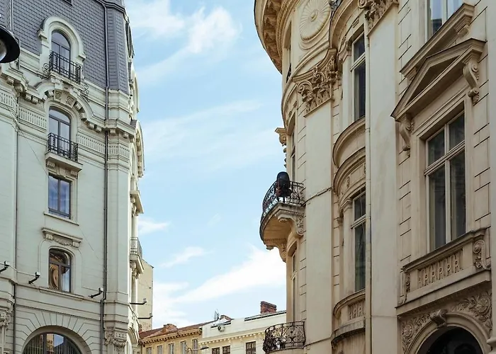 Cloud 8 - 180 View Apartment