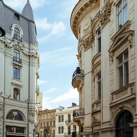 Cloud 8 - 180 View דירה