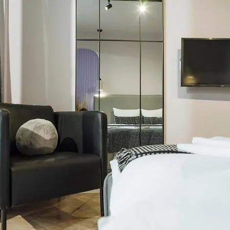 Cloud 8 - 180 View Apartment