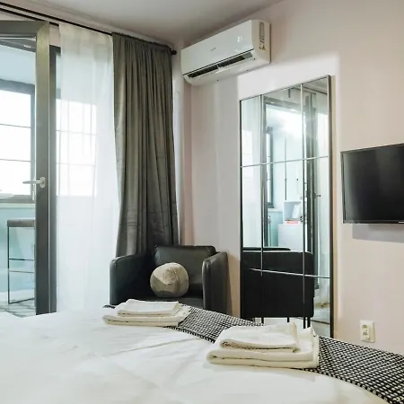 Apartment Cloud 8 - 180 View Bucharest